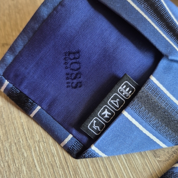 Hugo Boss Blue and Black Striped Tie - Picture 2 of 4
